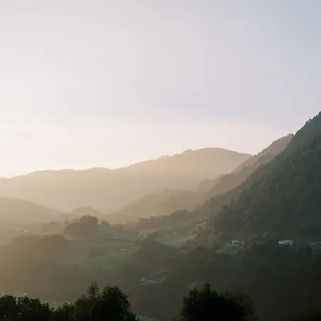 Chaletdorf Bergherz 度假居 *