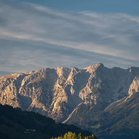 Chaletdorf Bergherz 度假居 *