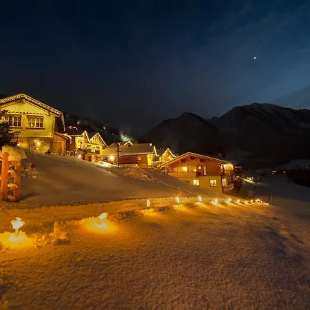 Chaletdorf Bergherz 別荘 *